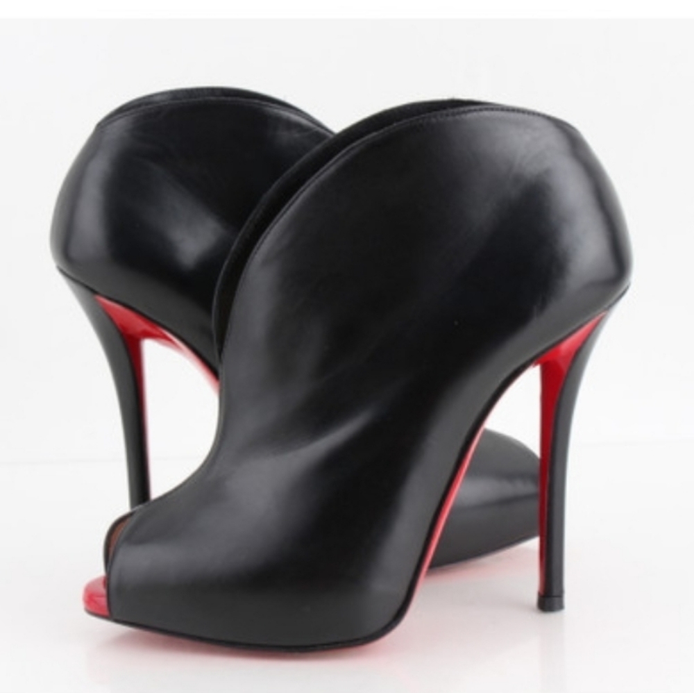 Christian Louboutin Chester Fille Peep-toe Bootie